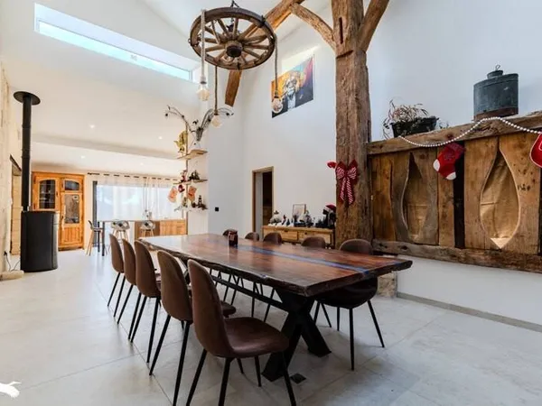 Maison 8 pièces 207 m²