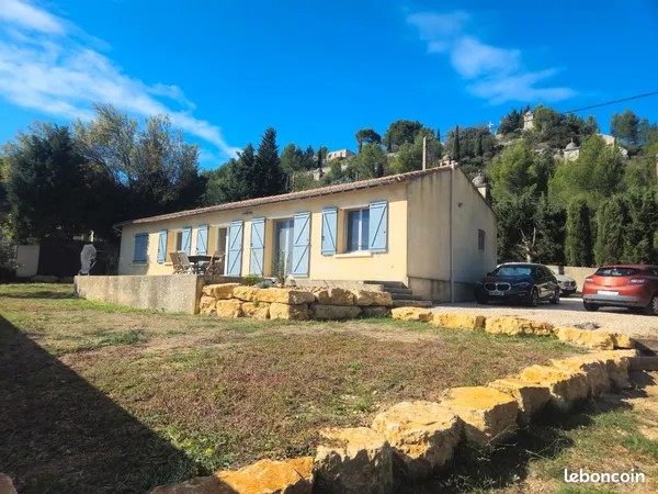 Maison plein pied, entièrement rénovée à Rochefort-du-Gard