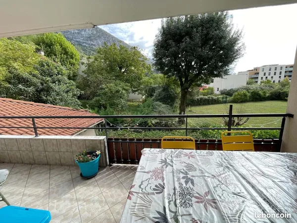 Bel Appartement proche Bourg Fontanil 81 m²