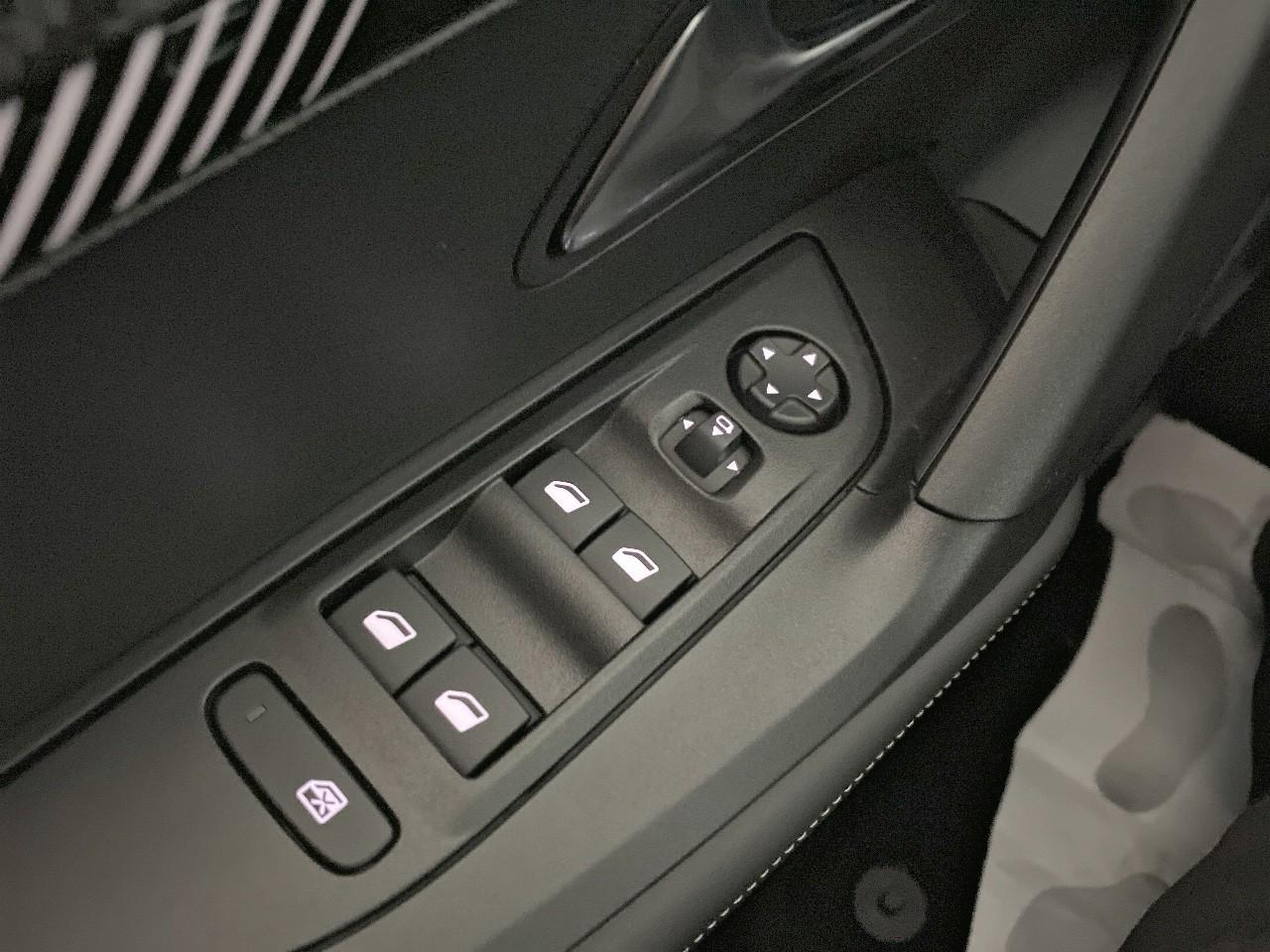 Peugeot 2008 hybrid 145 ch e-dcs6 allure — photo 20