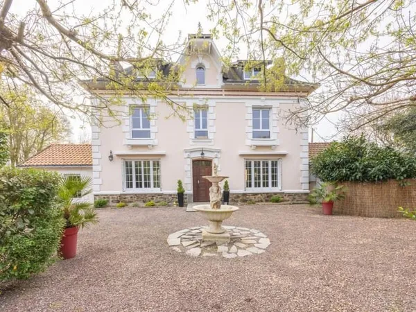 Maison 10 pièces 300 m²