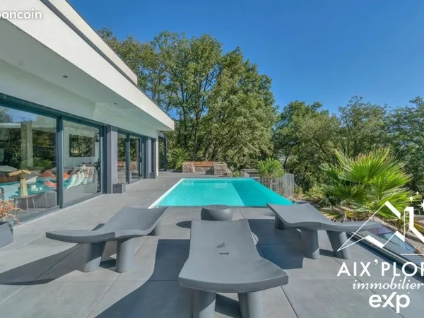Villa 6 pièces 230 m²