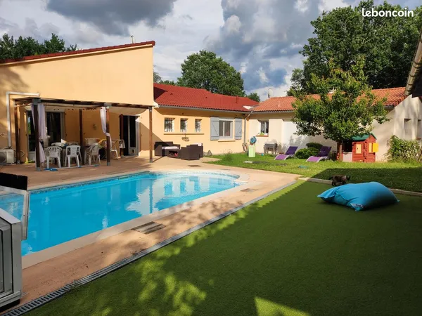 Grande maison plus T2 au calme