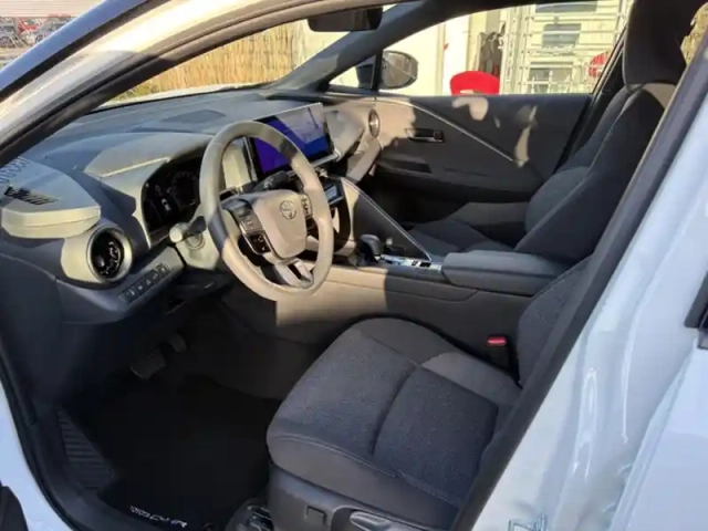 Toyota C-Hr 2.0 phev 225 graphic my26 — photo 5