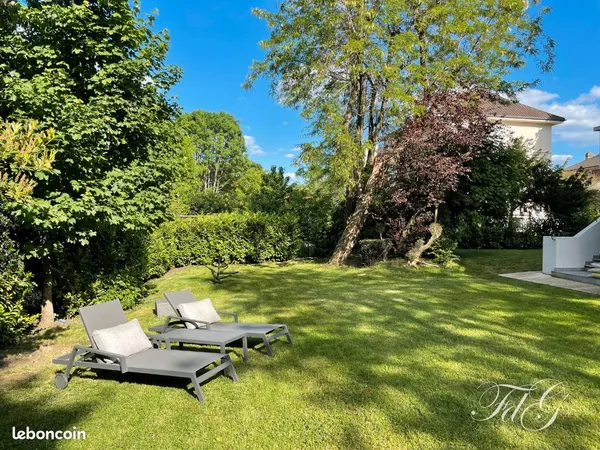 Maison 10 pièces 310 m²