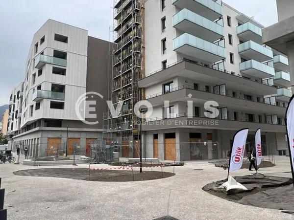 Local commercial 83 m²