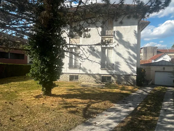 Maison de Maitre à Vittel 8 pièce(s) 155 m2