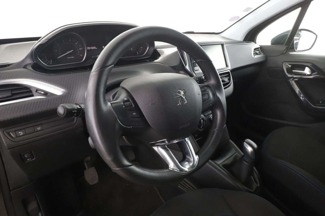 Peugeot 208 1.2 PureTech Signature — photo 10