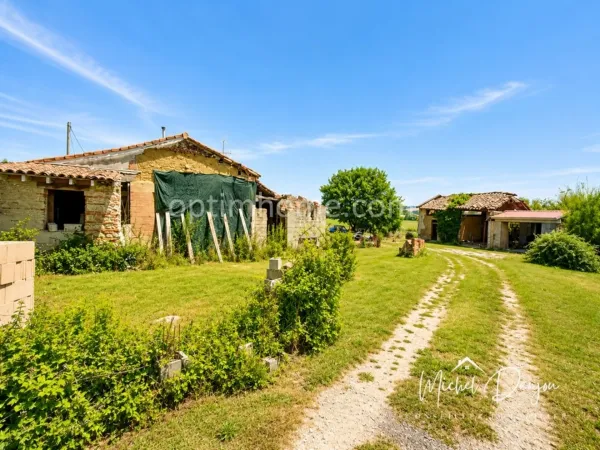 Ancienne ferme de caractère sur 6 000 m² de terrain à Lanta