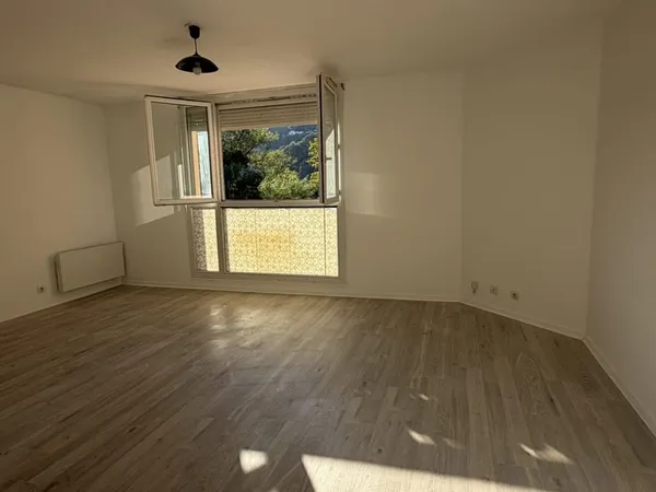 3 pieces avec balcon - LA CONDAMINE
