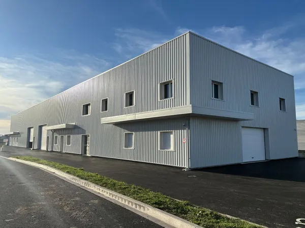 Local industriel 251 m²