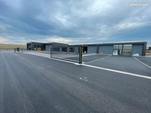 Bureaux neufs 12 à 40 m² + parking, La Roche Blanche (La Noviale)