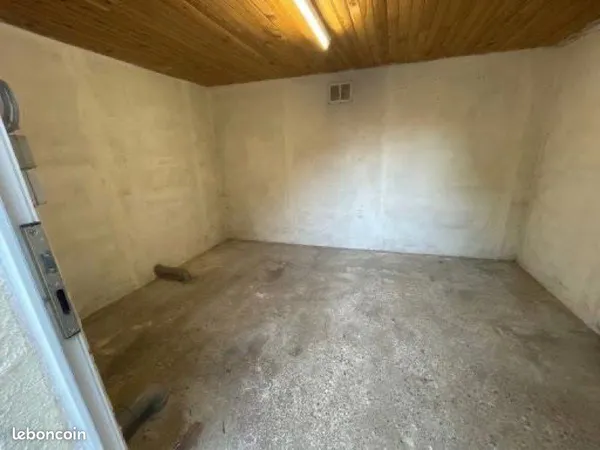 Location BOX DE STOCKAGE/GARDE MEUBLES