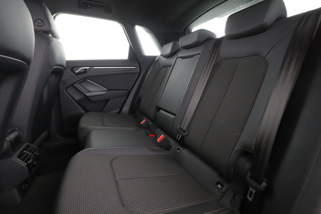 Audi Q3 35 TDI S Line S Tronic 7 — photo 11