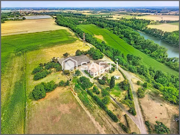 Magnifique corps de ferme rénové de plus de 300 m2 avec Gîte & chambres d'hôtes