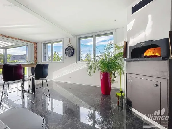 Bien rare : villa de prestige à proximité immédiate de la Suisse et du TGV