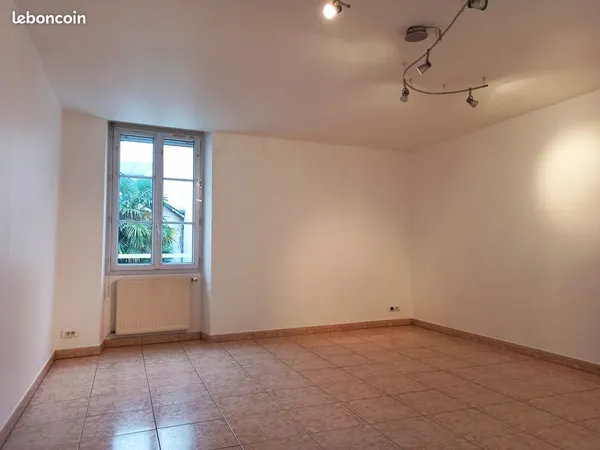 Location T3 65m2 Angers Centre quartier Ney parking