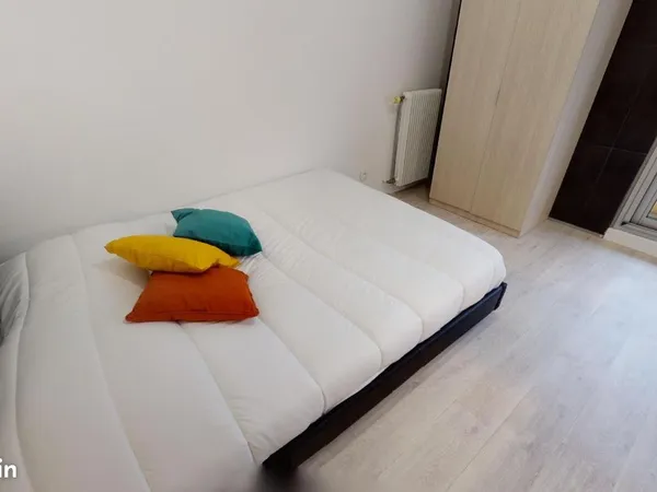 Chambre 5 pièces 85 m²