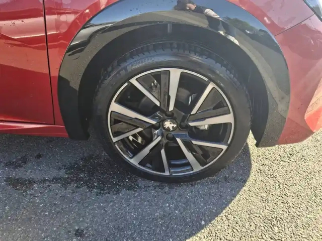 Peugeot 208 puretech 100 s&amp;s eat8 — photo 11