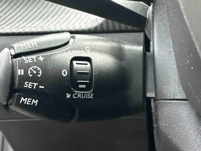 Peugeot 208 1.2 puretech 100ch s&amp;s allure eat8 — photo 21