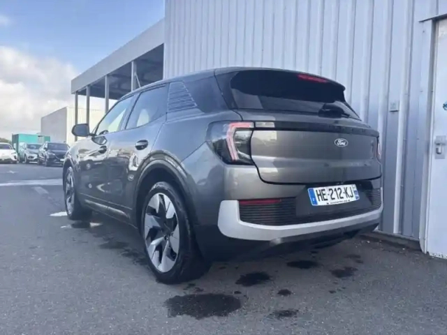 Ford Explorer 286ch extended range 77kwh pack premium rwd — photo 4