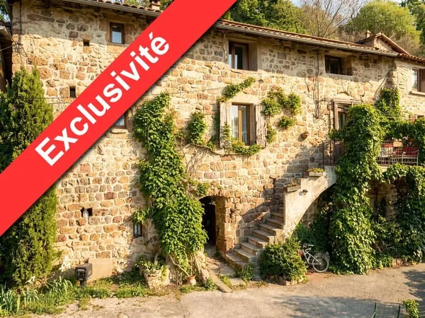 Maison 8 pièces 233 m²