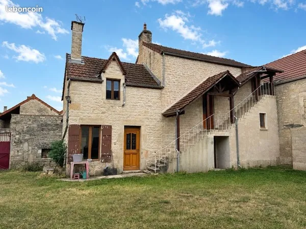 CRY (Yonne) 15 MIN MONTBARD Maison ancienne avec dépendances