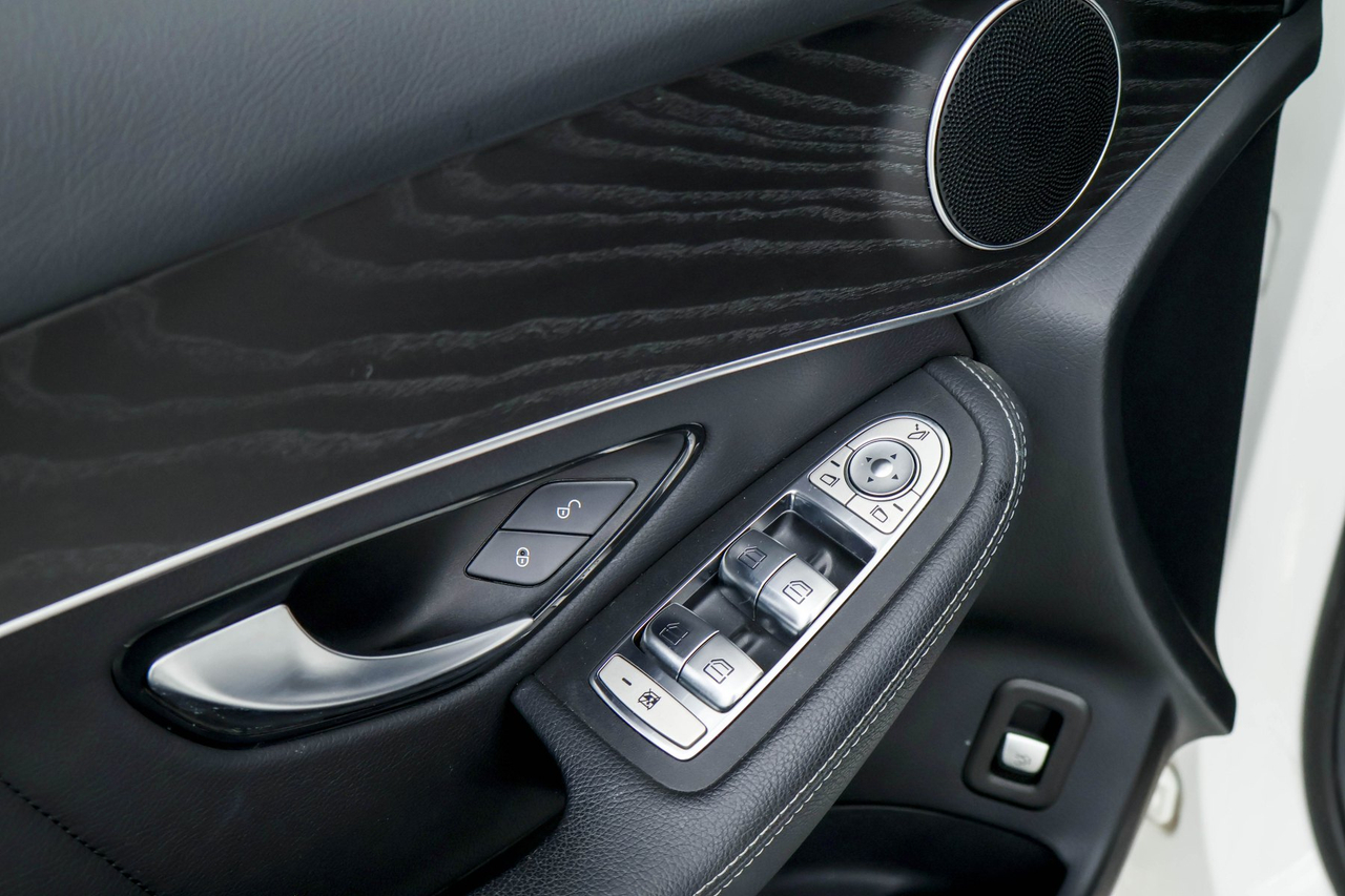 Mercedes GLC — photo 17