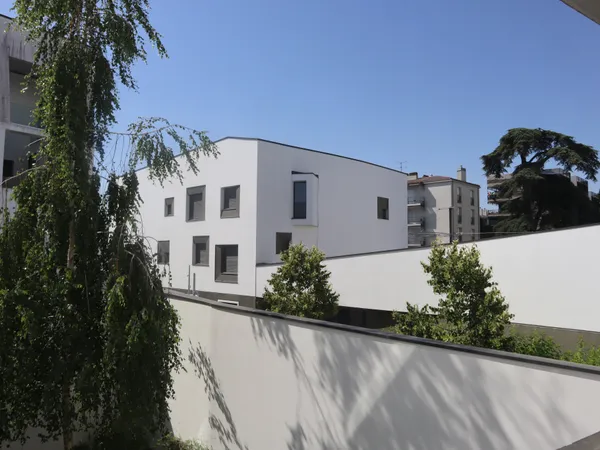 Le BOUSCAT CENTRE - Esplanade Jean Valleix (Ancien Renault)