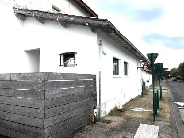 Grand studio et terrasse au centre de Labouheyre
