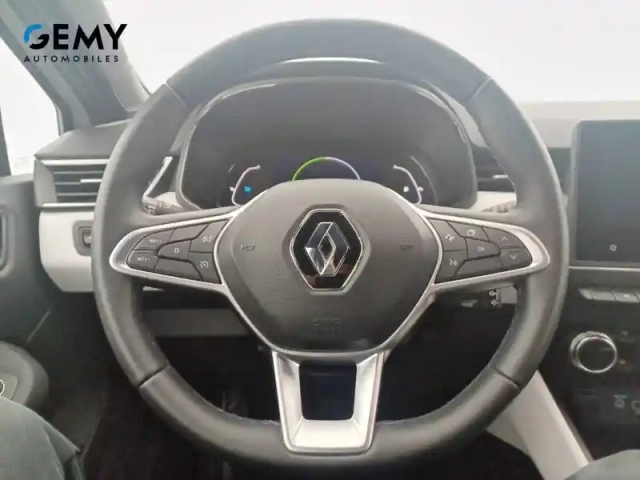 Renault Clio e-tech 140 - 21n — photo 28
