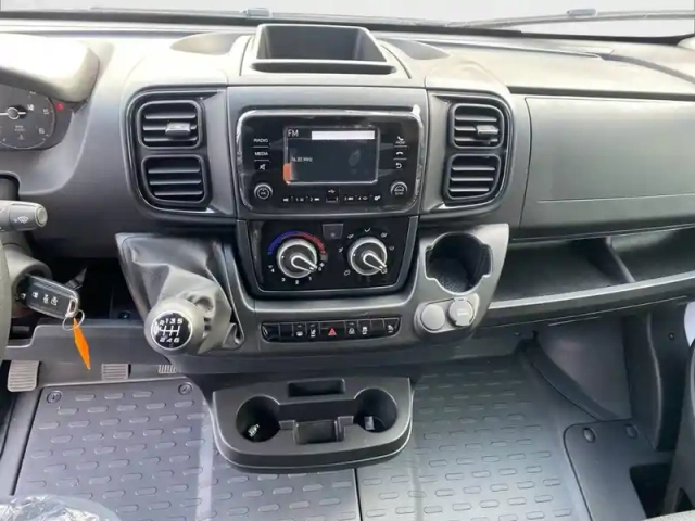 Citroën Jumper fourgon tole 33 l2h2 140 s&amp;s bvm6 — photo 8