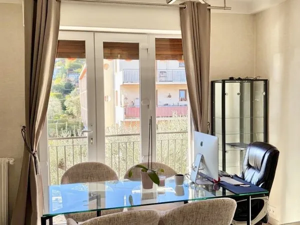 Coup de coeur - 2 pièces avec balcons - Bien rare au Cap Martin