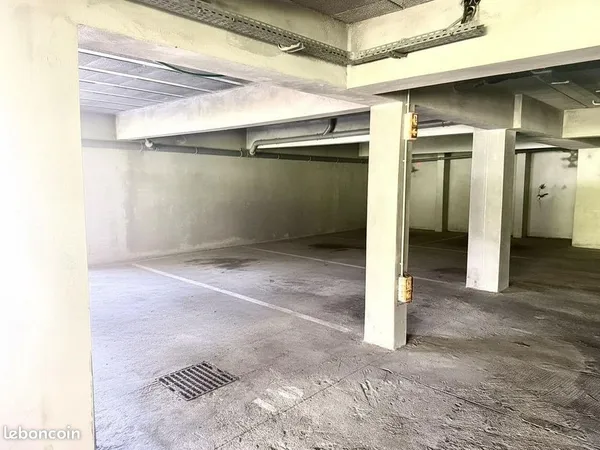 Parking 1 pièce 18 m²