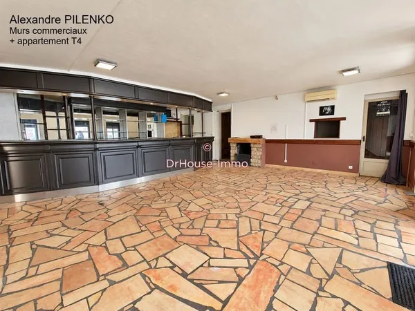 Murs commerciaux (92m2) + appartement T4 (83m2)