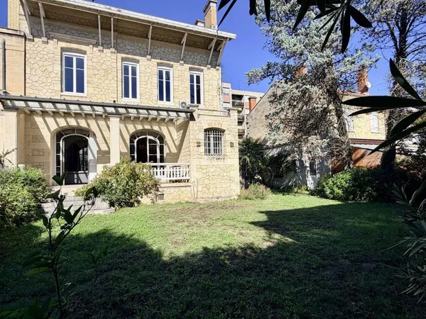 Vends maison ancienne - 210 m² - 8 pièces, 5 chambres - Bordeaux 33000