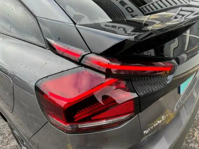 Citroën C4 e- 136 ch automatique — photo 9