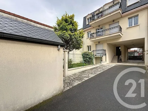 Bâtiment 182 m²