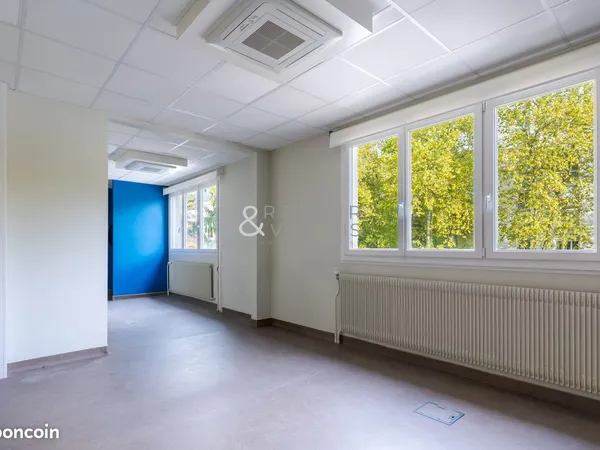 Local 61 m² Maxéville