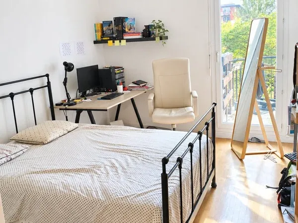 Chambre 13m2 avec balcon et vue sur parc
