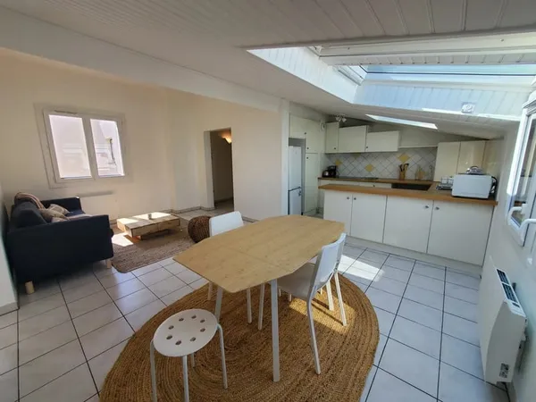 PONT DES DEMOISELLES, T2 meublé de 47 M² avec Box fermé