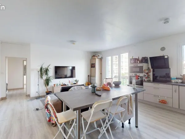 Chambre 6 pièces 92 m²
