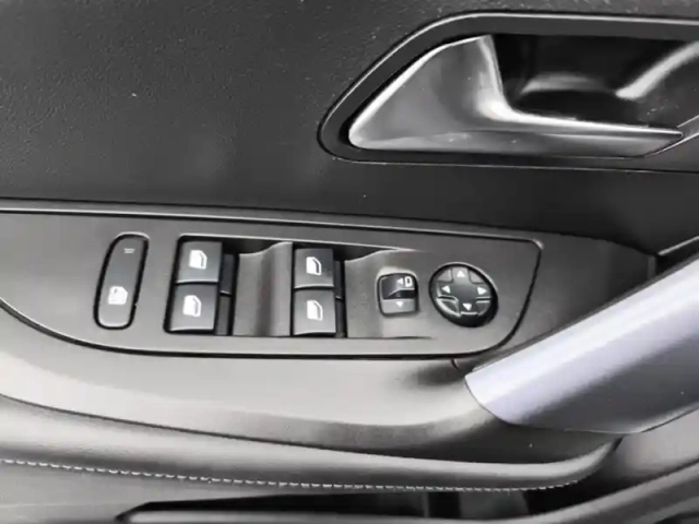 Peugeot 2008 puretech 100 s&amp;s bvm6 allure — photo 20