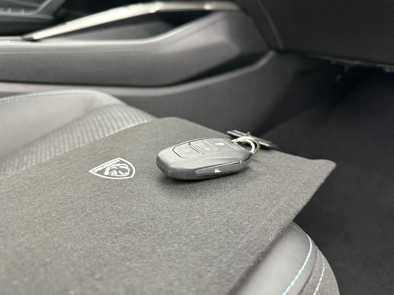 Peugeot 308 hybrid 145 e-dcs6 allure — photo 35