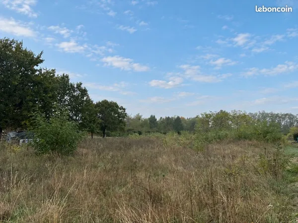 Terrain 600 m² Saint Denis De L Hotel