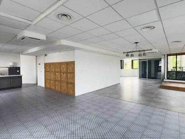 Bureaux 180 m²
