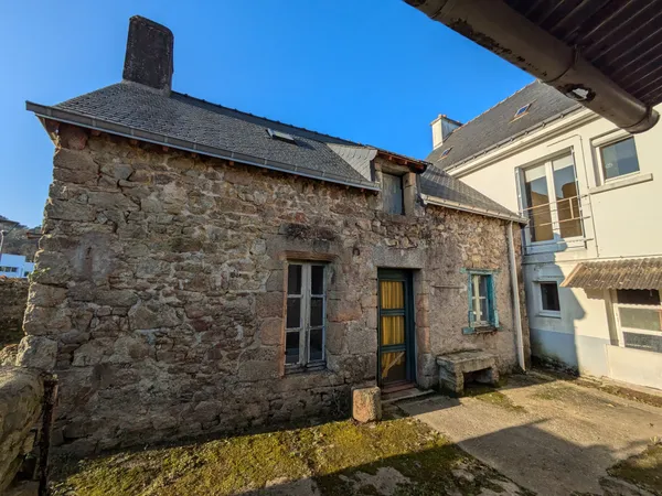 BAS-PONT-SCORFF MAISON DE VILLE AVEC ENORME POTENTIEL
