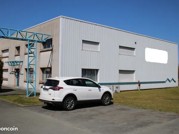 Bureaux dans bâtiment en zone d'activités