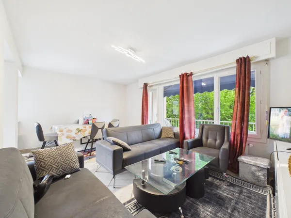 CHAMBERY - Appartement 3 pièces lumineux avec balcon plein s