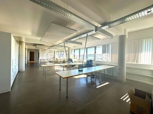 Bureaux 373 m²
